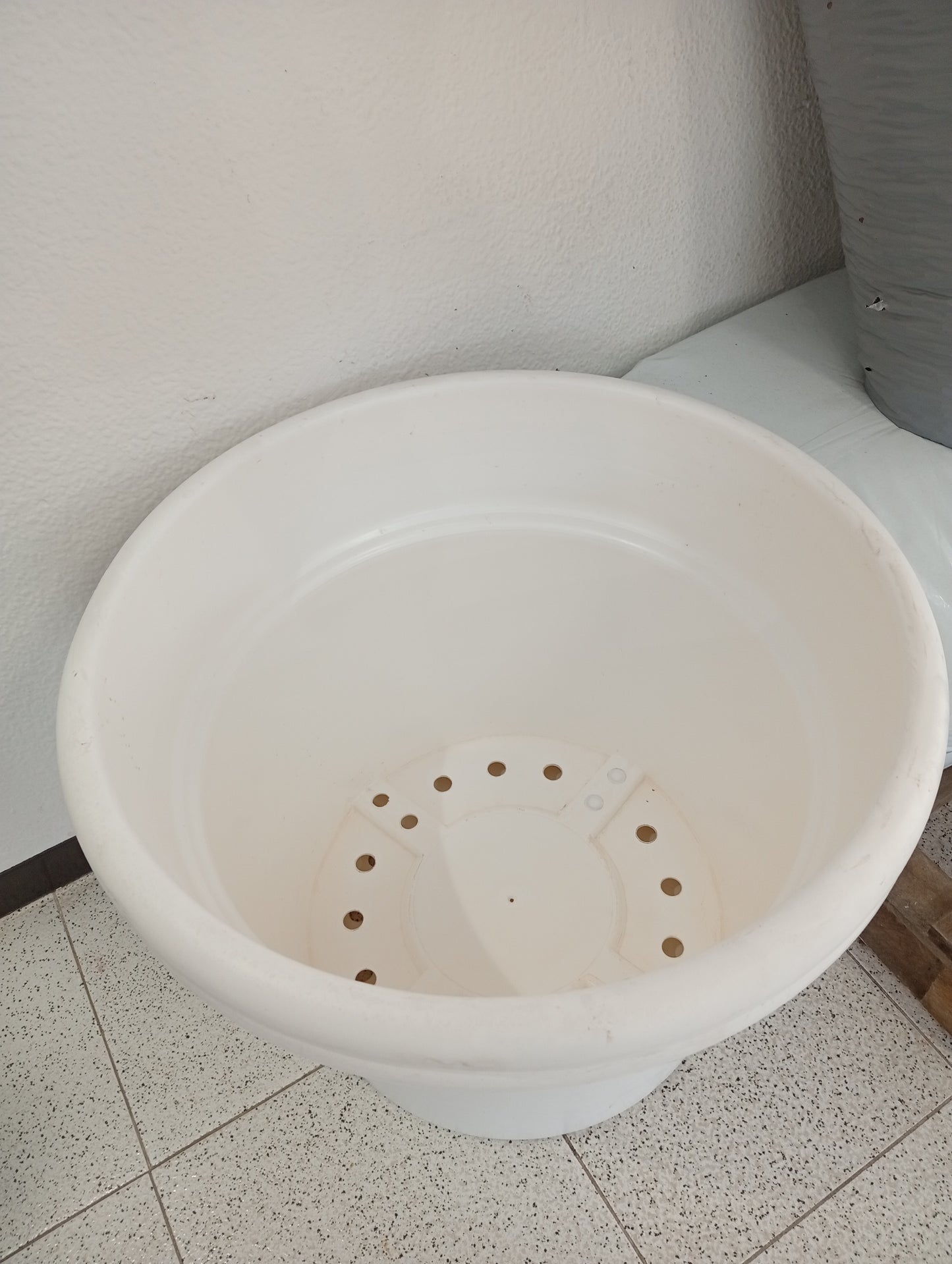 Maceta Blanca De Plástico 65L