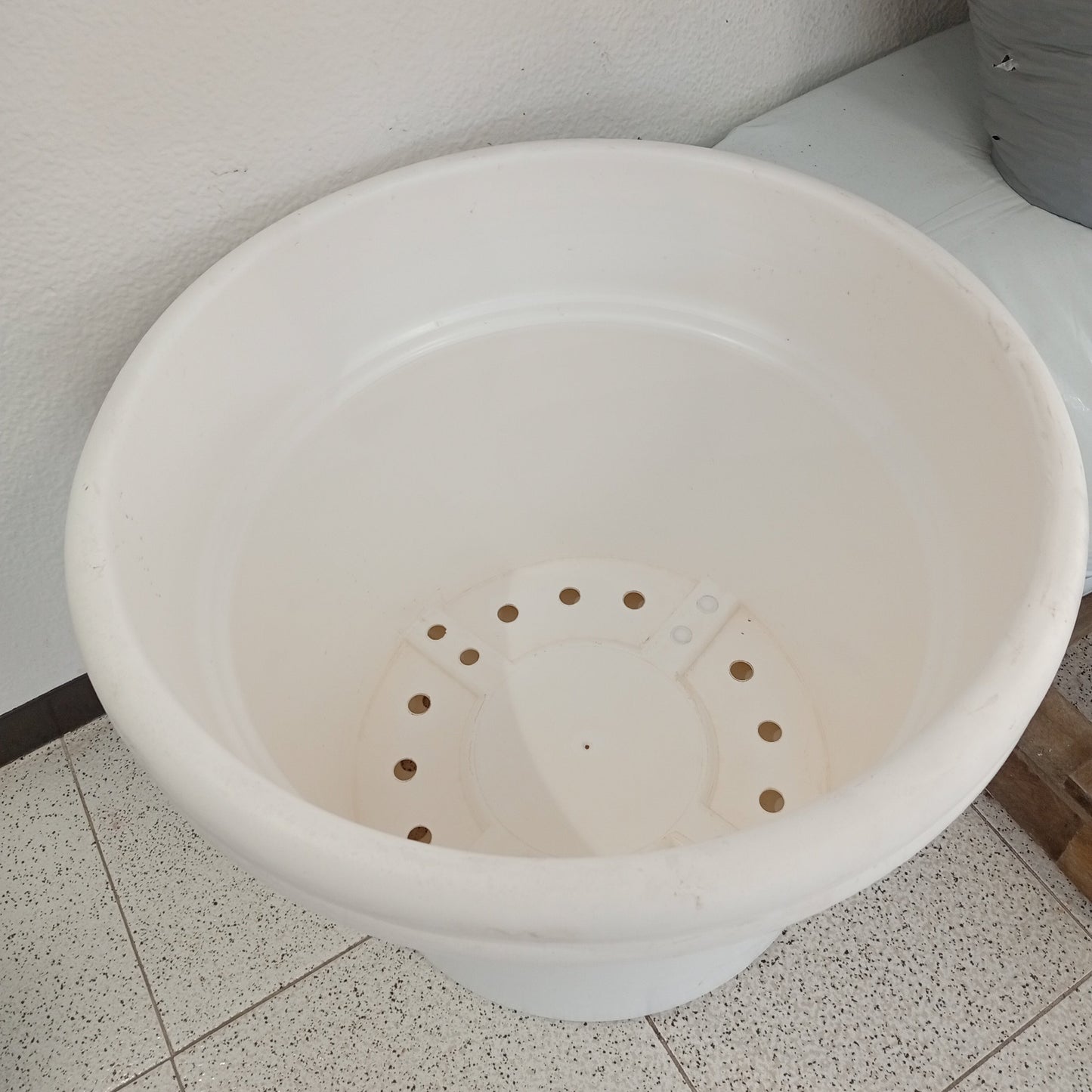 Maceta Blanca De Plástico 65L